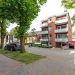 Huus In Lee Apartment *